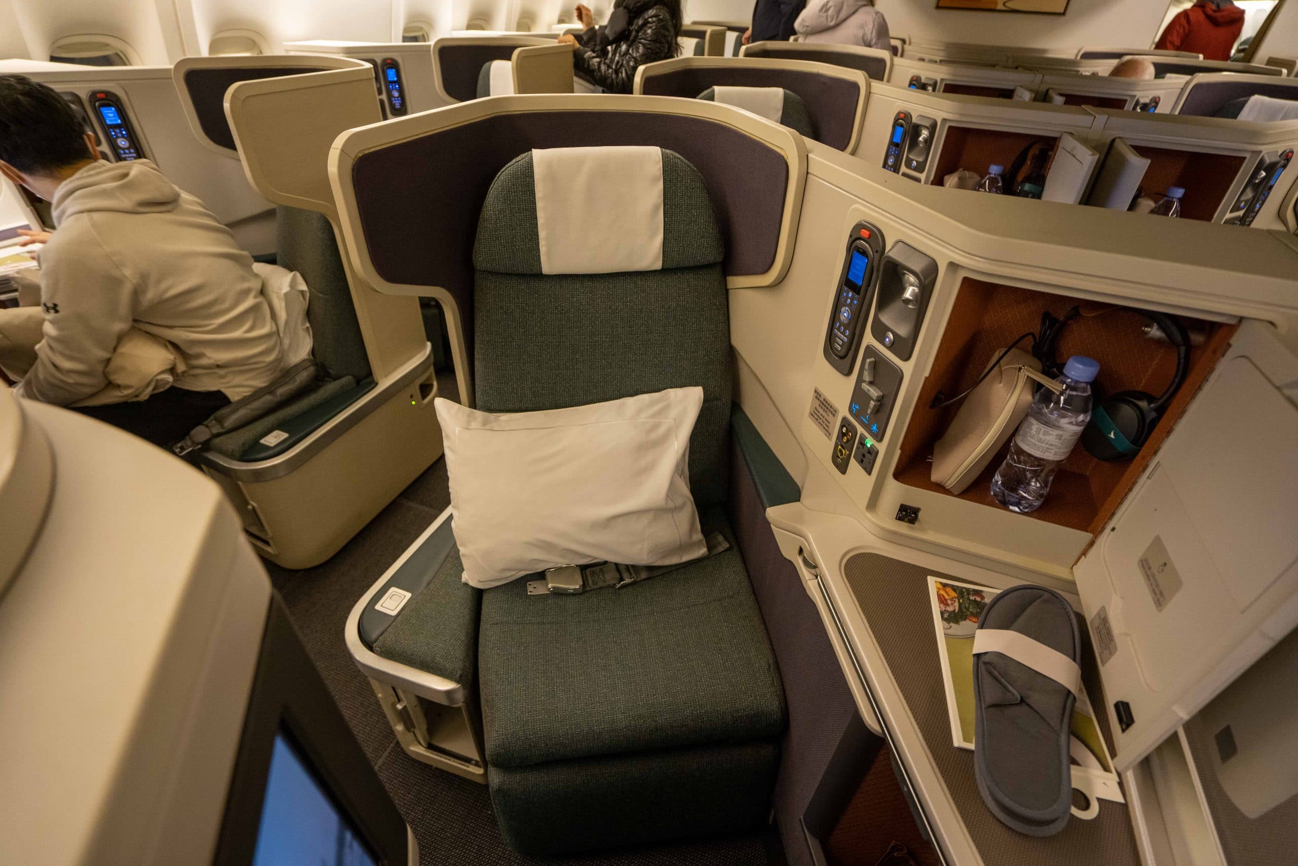 Cathay-Pacific-Business-Class-6-scaled