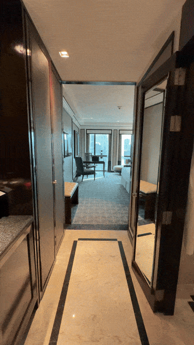 The Athenee Hotel Bangkok – Royal King Room Walk in