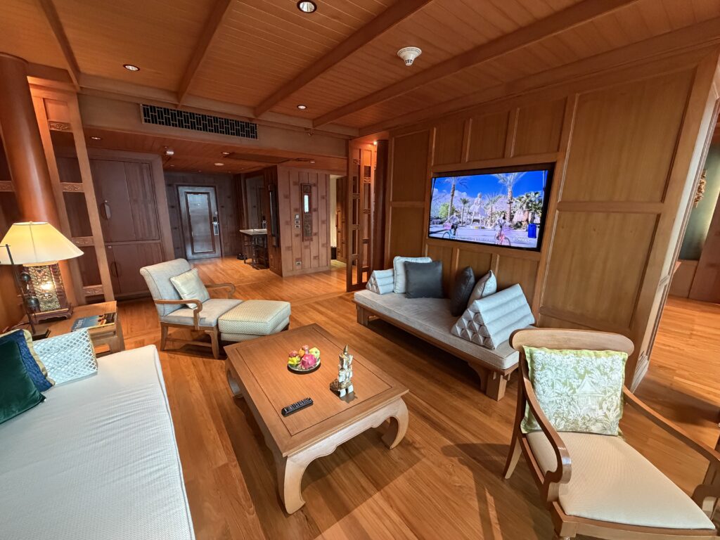 The Athenee Hotel Bangkok – Ruen Thai Suite Living Room 2