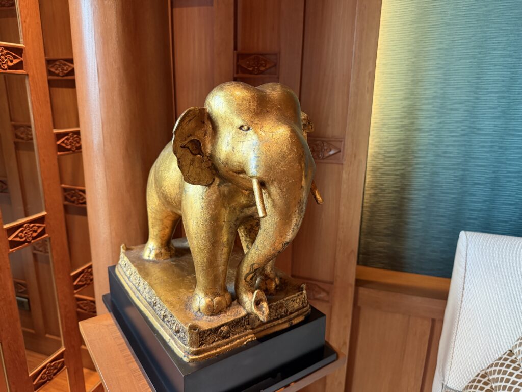 The Athenee Hotel Bangkok – Ruen Thai Suite Living Room Ornament