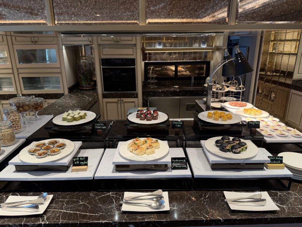 The Athenee Hotel, a Luxury Collection Hotel, Bangkok Afternoon Tea 1